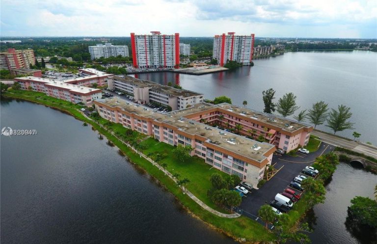 Beautiful Lake View Condo